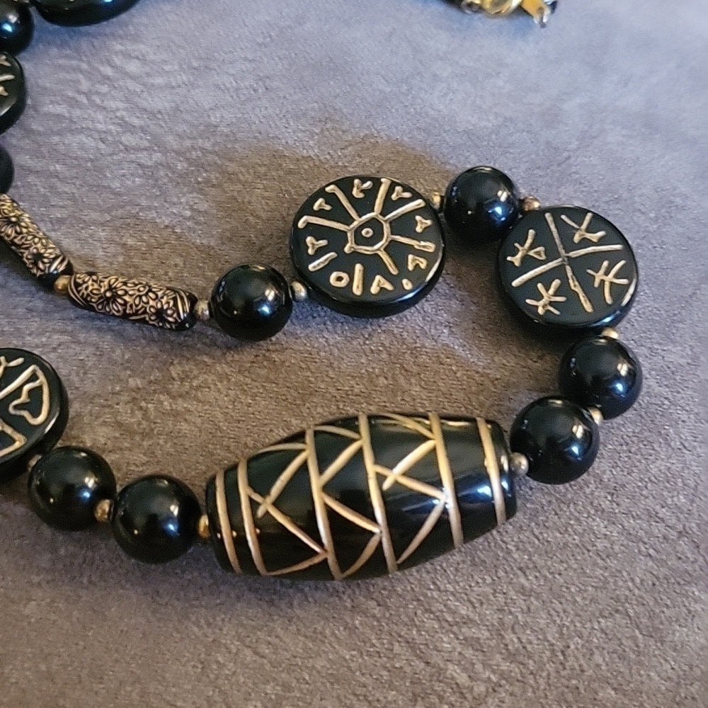Vintage Black Carved Floral Ethnic Resin Beaded Necklace - Picture 3 of 5
